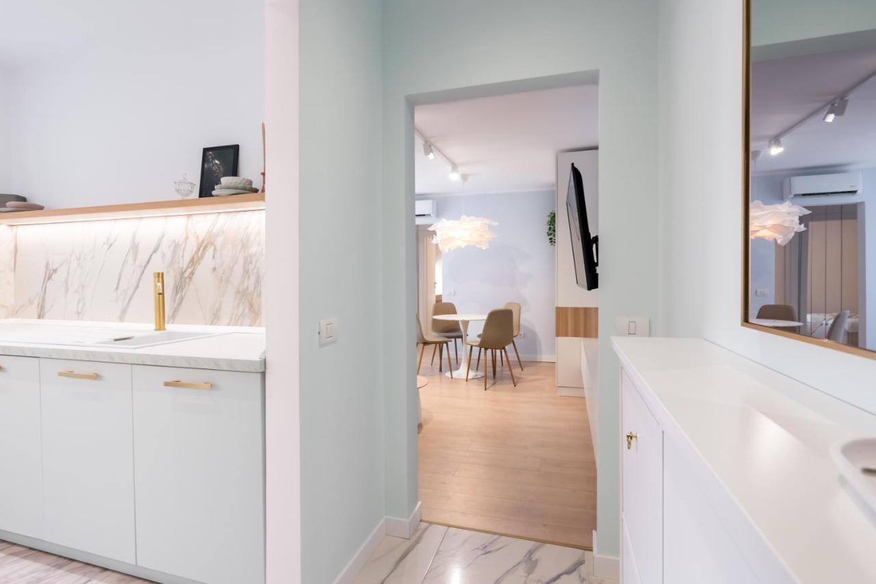 Candy Land Downtown Apartment Bukarest Eksteriør billede